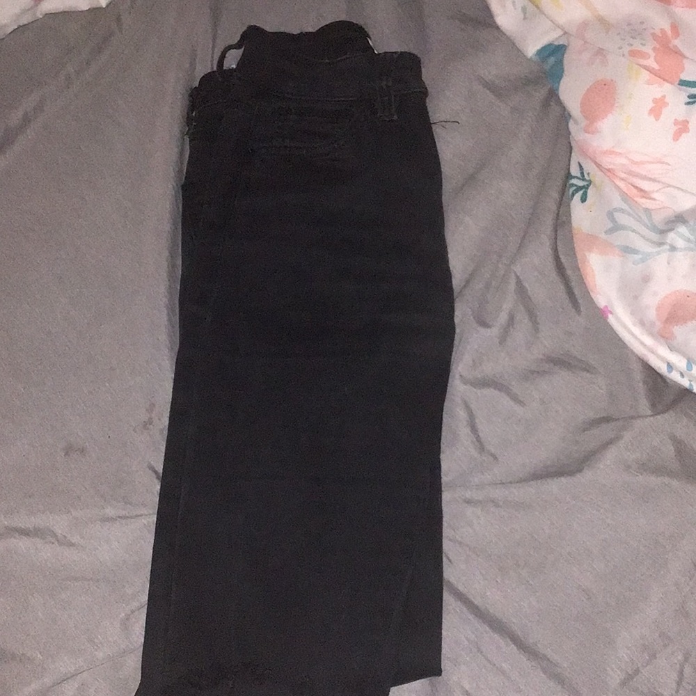 I am selling high rise black super skinny jeans .